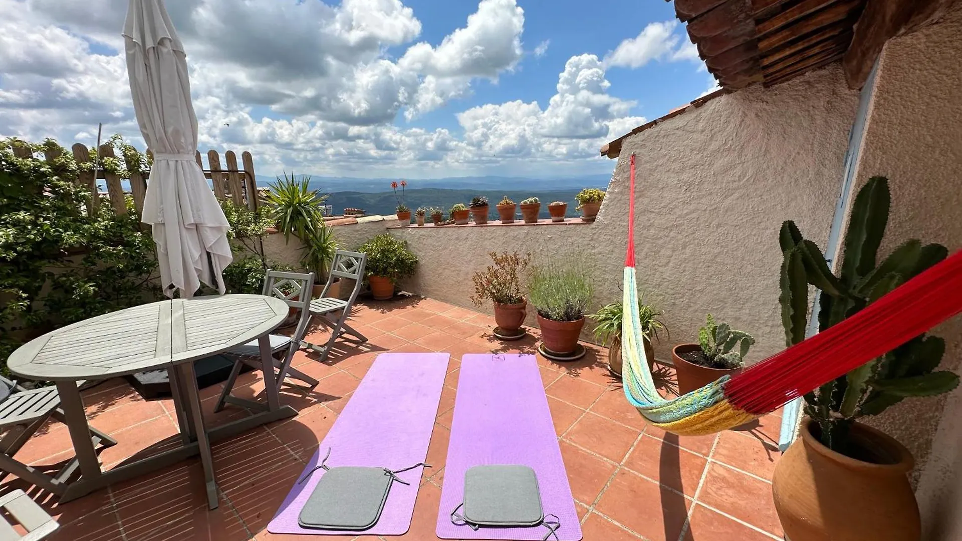 Homestay Penthouse Studio Privee Couple Ou Famille- La Maison Searle A Tourtour